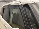 ドアバイザーも付いています。雨の日に少し窓を開けても、雨水が入りにくく、喫煙する方などにも強い味方です。