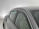 ドアバイザーも付いています。雨の日に少し窓を開けても、雨水が入りにくく、喫煙する方などにも強い味方です。