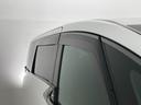 ドアバイザーも付いています。雨の日に少し窓を開けても、雨水が入りにくく、喫煙する方などにも強い味方です。