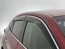ドアバイザーも付いています。雨の日に少し窓を開けても、雨水が入りにくく、喫煙する方などにも強い味方です。