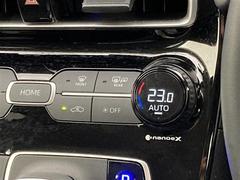 オートエアコンは温度を設定するだけで、自動で風量などを設定してくれます。運転しながら操作も必要ないので、安全性も向上します。 6