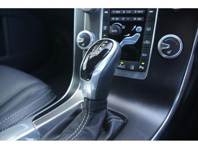 D4 Rデザイン 2017年モデル V60 D4 R-DESIGN Polestar ブラックレザーシート フロント8ウェイパワーシート&シートヒーター リアカメラ キーレスドライブ 追従クルーズコントロール(19枚目)