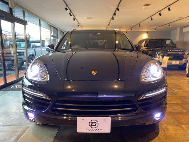 カイエン ３．６　ティプトロニックＳ　４ＷＤ　社外ダウンサス　グロスブラック２２ＡＷ　ルーフレール　サンルーフ　オートマチックテールゲート　純正ナビ　Ｂｌｕｅｔｏｏｔｈ　ＥＴＣ　ブラックレザーシート　法人ワンオーナー（10枚目）