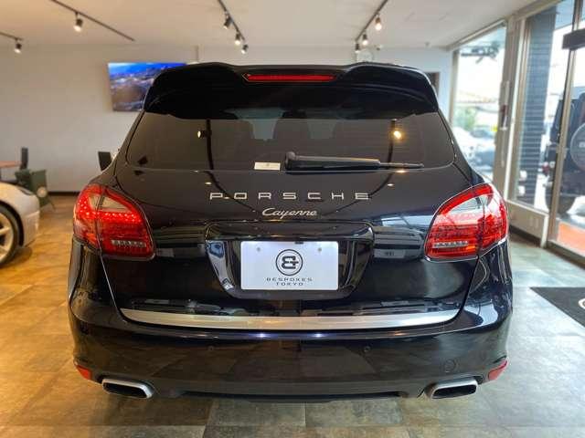 カイエン ３．６　ティプトロニックＳ　４ＷＤ　社外ダウンサス　グロスブラック２２ＡＷ　ルーフレール　サンルーフ　オートマチックテールゲート　純正ナビ　Ｂｌｕｅｔｏｏｔｈ　ＥＴＣ　ブラックレザーシート　法人ワンオーナー（13枚目）