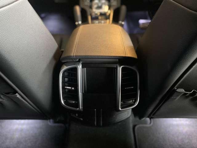 カイエン ３．６　ティプトロニックＳ　４ＷＤ　社外ダウンサス　グロスブラック２２ＡＷ　ルーフレール　サンルーフ　オートマチックテールゲート　純正ナビ　Ｂｌｕｅｔｏｏｔｈ　ＥＴＣ　ブラックレザーシート　法人ワンオーナー（38枚目）