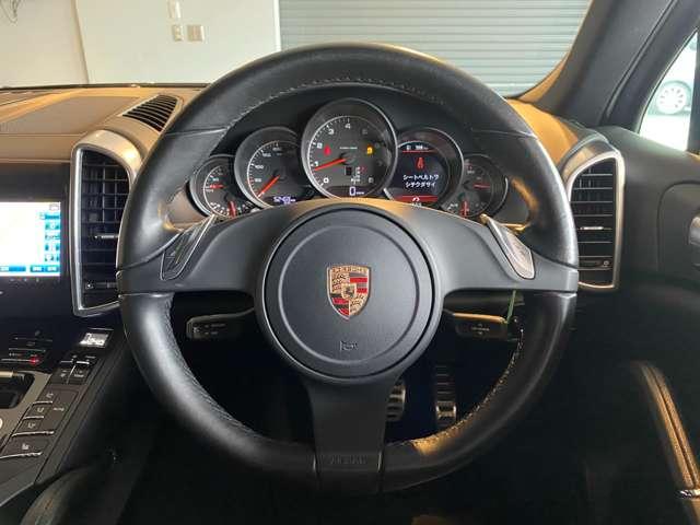 カイエン ３．６　ティプトロニックＳ　４ＷＤ　社外ダウンサス　グロスブラック２２ＡＷ　ルーフレール　サンルーフ　オートマチックテールゲート　純正ナビ　Ｂｌｕｅｔｏｏｔｈ　ＥＴＣ　ブラックレザーシート　法人ワンオーナー（39枚目）