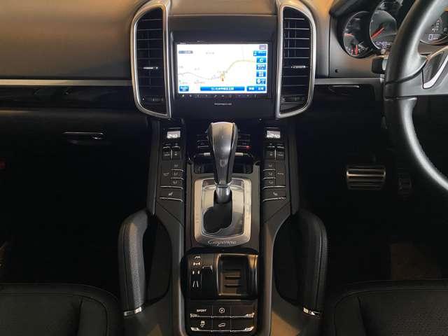 カイエン ３．６　ティプトロニックＳ　４ＷＤ　社外ダウンサス　グロスブラック２２ＡＷ　ルーフレール　サンルーフ　オートマチックテールゲート　純正ナビ　Ｂｌｕｅｔｏｏｔｈ　ＥＴＣ　ブラックレザーシート　法人ワンオーナー（40枚目）