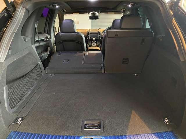 カイエン ３．６　ティプトロニックＳ　４ＷＤ　社外ダウンサス　グロスブラック２２ＡＷ　ルーフレール　サンルーフ　オートマチックテールゲート　純正ナビ　Ｂｌｕｅｔｏｏｔｈ　ＥＴＣ　ブラックレザーシート　法人ワンオーナー（49枚目）