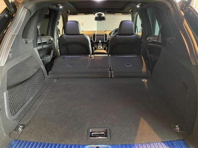 カイエン ３．６　ティプトロニックＳ　４ＷＤ　社外ダウンサス　グロスブラック２２ＡＷ　ルーフレール　サンルーフ　オートマチックテールゲート　純正ナビ　Ｂｌｕｅｔｏｏｔｈ　ＥＴＣ　ブラックレザーシート　法人ワンオーナー（51枚目）