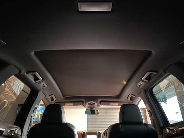 カイエン ３．６　ティプトロニックＳ　４ＷＤ　社外ダウンサス　グロスブラック２２ＡＷ　ルーフレール　サンルーフ　オートマチックテールゲート　純正ナビ　Ｂｌｕｅｔｏｏｔｈ　ＥＴＣ　ブラックレザーシート　法人ワンオーナー（53枚目）