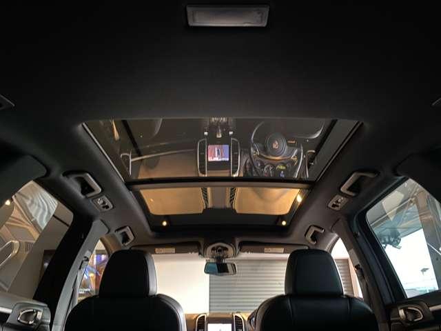 カイエン ３．６　ティプトロニックＳ　４ＷＤ　社外ダウンサス　グロスブラック２２ＡＷ　ルーフレール　サンルーフ　オートマチックテールゲート　純正ナビ　Ｂｌｕｅｔｏｏｔｈ　ＥＴＣ　ブラックレザーシート　法人ワンオーナー（54枚目）