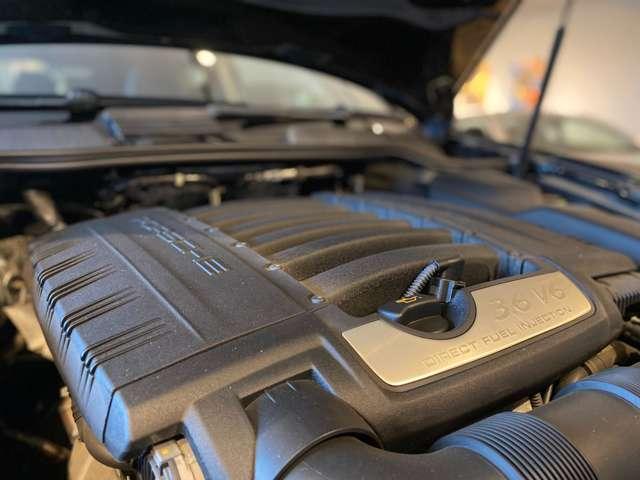 カイエン ３．６　ティプトロニックＳ　４ＷＤ　社外ダウンサス　グロスブラック２２ＡＷ　ルーフレール　サンルーフ　オートマチックテールゲート　純正ナビ　Ｂｌｕｅｔｏｏｔｈ　ＥＴＣ　ブラックレザーシート　法人ワンオーナー（56枚目）