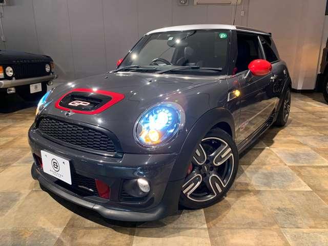 ＭＩＮＩ ジョンクーパーワークスＧＰ　６ＭＴ世界限定２０００台　日本限定２００台　専用ＡＷ　カロッツェリアナビ（ＡＶＩＣ－ＭＲＺ００９）　バックカメラ　ＥＴＣ　取説　記録簿　スペアキー（2枚目）