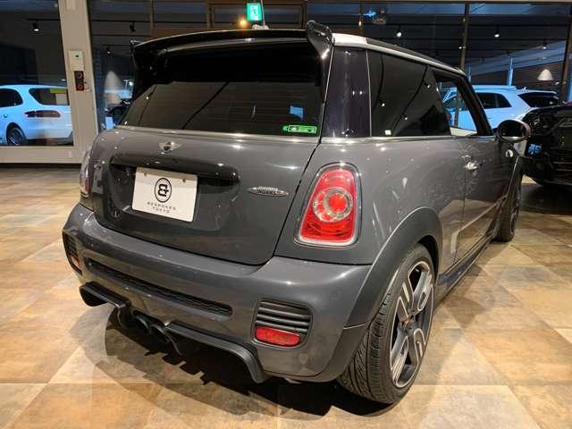 ＭＩＮＩ ジョンクーパーワークスＧＰ　６ＭＴ世界限定２０００台　日本限定２００台　専用ＡＷ　カロッツェリアナビ（ＡＶＩＣ－ＭＲＺ００９）　バックカメラ　ＥＴＣ　取説　記録簿　スペアキー（6枚目）