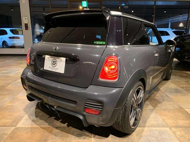 ＭＩＮＩ ジョンクーパーワークスＧＰ　６ＭＴ世界限定２０００台　日本限定２００台　専用ＡＷ　カロッツェリアナビ（ＡＶＩＣ－ＭＲＺ００９）　バックカメラ　ＥＴＣ　取説　記録簿　スペアキー（7枚目）