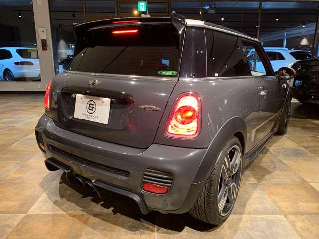 ＭＩＮＩ ジョンクーパーワークスＧＰ　６ＭＴ世界限定２０００台　日本限定２００台　専用ＡＷ　カロッツェリアナビ（ＡＶＩＣ－ＭＲＺ００９）　バックカメラ　ＥＴＣ　取説　記録簿　スペアキー（8枚目）