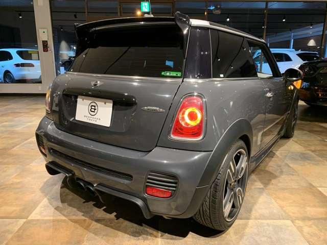 ＭＩＮＩ ジョンクーパーワークスＧＰ　６ＭＴ世界限定２０００台　日本限定２００台　専用ＡＷ　カロッツェリアナビ（ＡＶＩＣ－ＭＲＺ００９）　バックカメラ　ＥＴＣ　取説　記録簿　スペアキー（9枚目）
