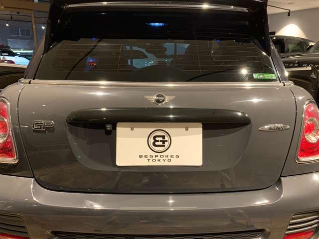 ＭＩＮＩ ジョンクーパーワークスＧＰ　６ＭＴ世界限定２０００台　日本限定２００台　専用ＡＷ　カロッツェリアナビ（ＡＶＩＣ－ＭＲＺ００９）　バックカメラ　ＥＴＣ　取説　記録簿　スペアキー（17枚目）