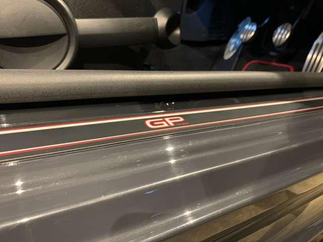 ＭＩＮＩ ジョンクーパーワークスＧＰ　６ＭＴ世界限定２０００台　日本限定２００台　専用ＡＷ　カロッツェリアナビ（ＡＶＩＣ－ＭＲＺ００９）　バックカメラ　ＥＴＣ　取説　記録簿　スペアキー（24枚目）
