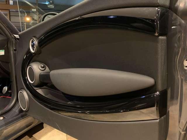 ＭＩＮＩ ジョンクーパーワークスＧＰ　６ＭＴ世界限定２０００台　日本限定２００台　専用ＡＷ　カロッツェリアナビ（ＡＶＩＣ－ＭＲＺ００９）　バックカメラ　ＥＴＣ　取説　記録簿　スペアキー（25枚目）