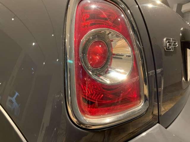 ＭＩＮＩ ジョンクーパーワークスＧＰ　６ＭＴ世界限定２０００台　日本限定２００台　専用ＡＷ　カロッツェリアナビ（ＡＶＩＣ－ＭＲＺ００９）　バックカメラ　ＥＴＣ　取説　記録簿　スペアキー（26枚目）