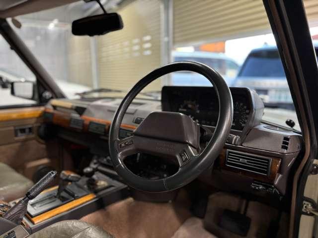 レンジローバー バンデンプラ　４ＷＤ　整備記録９件　サンドベージュペイント　純正１６インチアルミマットブラックペイント　コイルサス（6枚目）