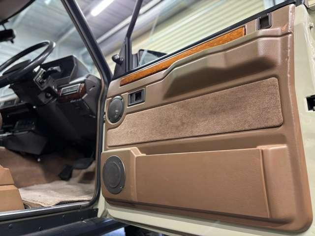 レンジローバー バンデンプラ　４ＷＤ　整備記録９件　サンドベージュペイント　純正１６インチアルミマットブラックペイント　コイルサス（8枚目）