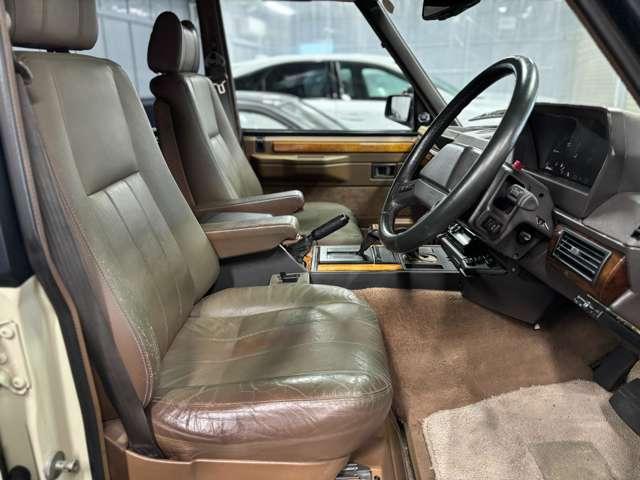 レンジローバー バンデンプラ　４ＷＤ　整備記録９件　サンドベージュペイント　純正１６インチアルミマットブラックペイント　コイルサス（9枚目）