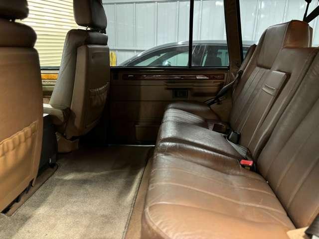 レンジローバー バンデンプラ　４ＷＤ　整備記録９件　サンドベージュペイント　純正１６インチアルミマットブラックペイント　コイルサス（12枚目）