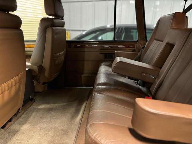 レンジローバー バンデンプラ　４ＷＤ　整備記録９件　サンドベージュペイント　純正１６インチアルミマットブラックペイント　コイルサス（13枚目）