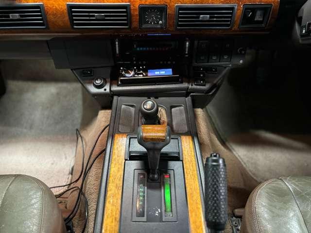 レンジローバー バンデンプラ　４ＷＤ　整備記録９件　サンドベージュペイント　純正１６インチアルミマットブラックペイント　コイルサス（17枚目）