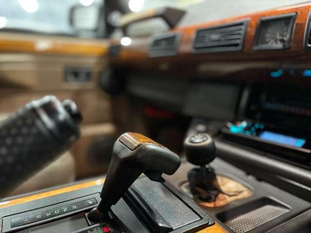 レンジローバー バンデンプラ　４ＷＤ　整備記録９件　サンドベージュペイント　純正１６インチアルミマットブラックペイント　コイルサス（19枚目）