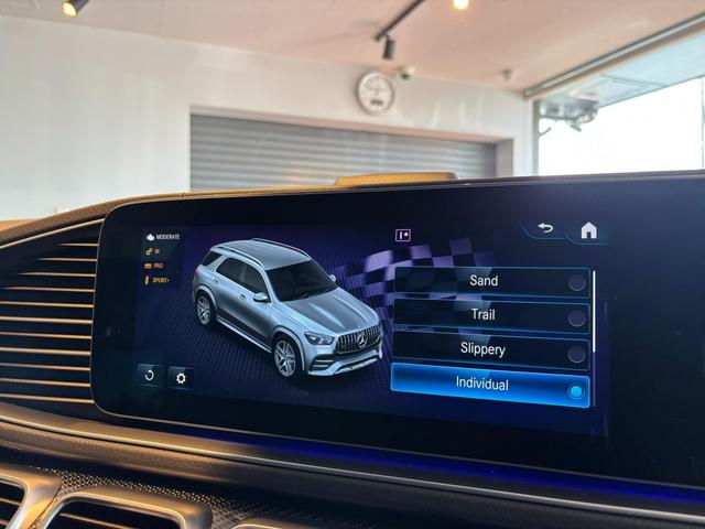 GLE GLE53 4マチック+ (ISG搭載モデル) 21インチAW ハーフレザー(ヒーター/ベンチレーション) AMGカーボンインテリアpkg パノラミックスライディングルーフ ヘッドアップディスプレイ Burmester 360度カメラ(61枚目)