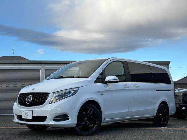 Vクラス V220d アバンギャルド ロング ディーゼルターボ 純正18インチ5ツインスポークAW(グロスブラック塗装) パナメリカーナstyleフロントグリル(グロスブラック仕上げ) 黒革 360度カメラ 純正ナビTV ETC スペアキー(3枚目)