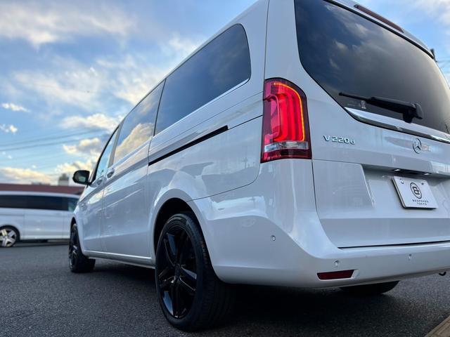 Vクラス V220d アバンギャルド ロング ディーゼルターボ 純正18インチ5ツインスポークAW(グロスブラック塗装) パナメリカーナstyleフロントグリル(グロスブラック仕上げ) 黒革 360度カメラ 純正ナビTV ETC スペアキー(8枚目)