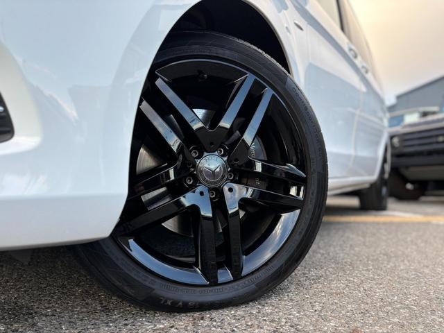 Vクラス V220d アバンギャルド ロング ディーゼルターボ 純正18インチ5ツインスポークAW(グロスブラック塗装) パナメリカーナstyleフロントグリル(グロスブラック仕上げ) 黒革 360度カメラ 純正ナビTV ETC スペアキー(10枚目)