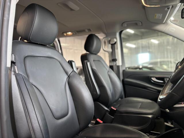 Vクラス V220d アバンギャルド ロング ディーゼルターボ 純正18インチ5ツインスポークAW(グロスブラック塗装) パナメリカーナstyleフロントグリル(グロスブラック仕上げ) 黒革 360度カメラ 純正ナビTV ETC スペアキー(14枚目)