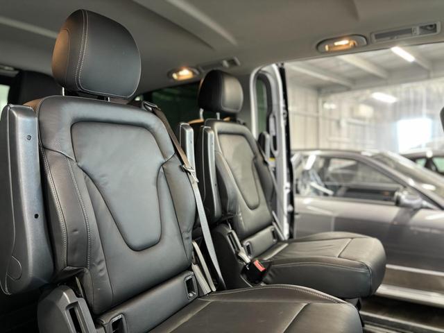 Vクラス V220d アバンギャルド ロング ディーゼルターボ 純正18インチ5ツインスポークAW(グロスブラック塗装) パナメリカーナstyleフロントグリル(グロスブラック仕上げ) 黒革 360度カメラ 純正ナビTV ETC スペアキー(17枚目)