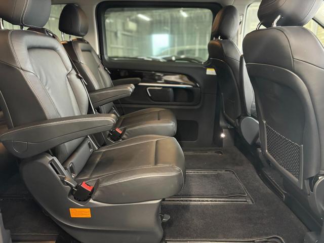 Vクラス V220d アバンギャルド ロング ディーゼルターボ 純正18インチ5ツインスポークAW(グロスブラック塗装) パナメリカーナstyleフロントグリル(グロスブラック仕上げ) 黒革 360度カメラ 純正ナビTV ETC スペアキー(18枚目)