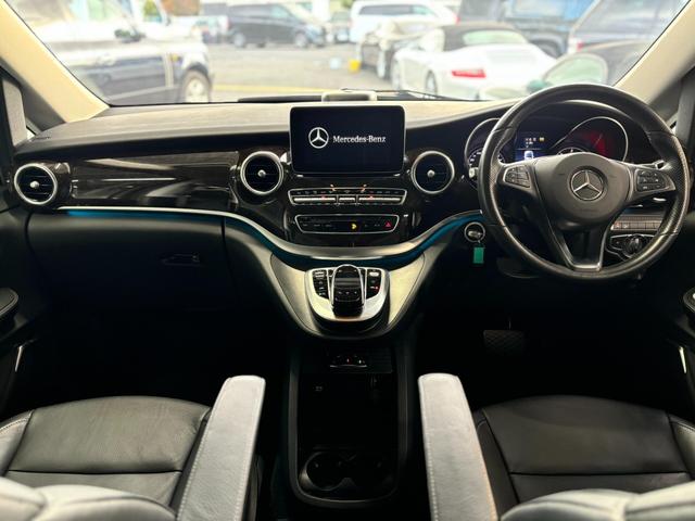 Vクラス V220d アバンギャルド ロング ディーゼルターボ 純正18インチ5ツインスポークAW(グロスブラック塗装) パナメリカーナstyleフロントグリル(グロスブラック仕上げ) 黒革 360度カメラ 純正ナビTV ETC スペアキー(20枚目)