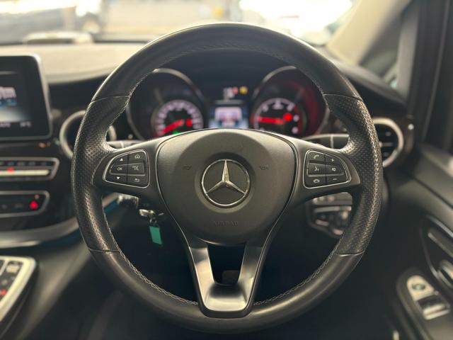 Vクラス V220d アバンギャルド ロング ディーゼルターボ 純正18インチ5ツインスポークAW(グロスブラック塗装) パナメリカーナstyleフロントグリル(グロスブラック仕上げ) 黒革 360度カメラ 純正ナビTV ETC スペアキー(21枚目)