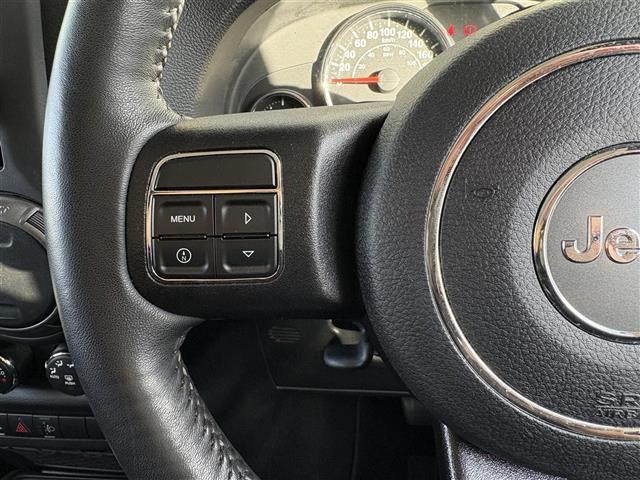 ジープ・ラングラーアンリミテッド スポーツ　４ＷＤ　純正サイドステップ　ＭＤチェンジャー　サンルーフ　ドライブレコーダー　ＥＴＣ　シガーソケット　純正タイヤ１７インチ　取り扱い説明書　保証書　Ｗエアバッグ（7枚目）