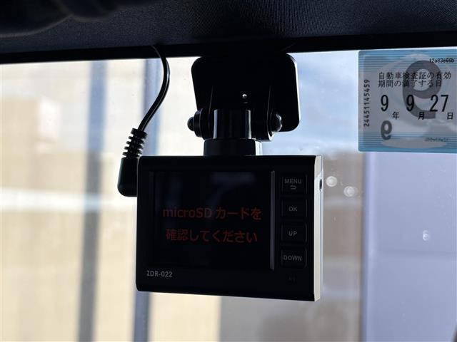 ジープ・ラングラーアンリミテッド スポーツ　４ＷＤ　純正サイドステップ　ＭＤチェンジャー　サンルーフ　ドライブレコーダー　ＥＴＣ　シガーソケット　純正タイヤ１７インチ　取り扱い説明書　保証書　Ｗエアバッグ（11枚目）