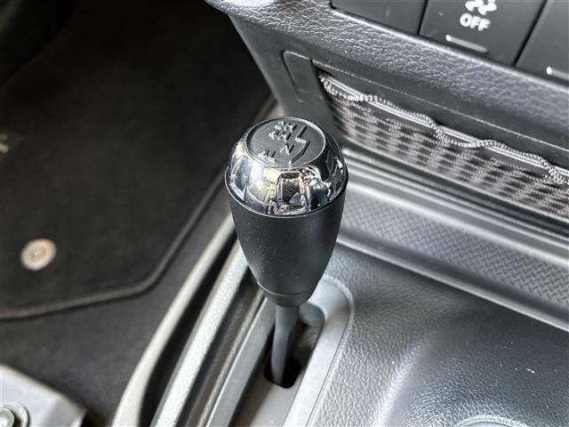 ジープ・ラングラーアンリミテッド スポーツ　４ＷＤ　純正サイドステップ　ＭＤチェンジャー　サンルーフ　ドライブレコーダー　ＥＴＣ　シガーソケット　純正タイヤ１７インチ　取り扱い説明書　保証書　Ｗエアバッグ（18枚目）