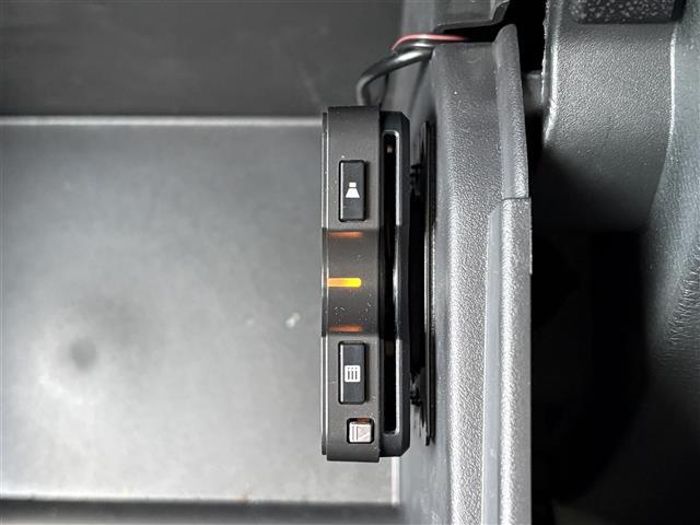 ジープ・ラングラーアンリミテッド スポーツ　４ＷＤ　純正サイドステップ　ＭＤチェンジャー　サンルーフ　ドライブレコーダー　ＥＴＣ　シガーソケット　純正タイヤ１７インチ　取り扱い説明書　保証書　Ｗエアバッグ（19枚目）
