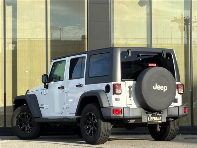 ジープ・ラングラーアンリミテッド スポーツ　４ＷＤ　純正サイドステップ　ＭＤチェンジャー　サンルーフ　ドライブレコーダー　ＥＴＣ　シガーソケット　純正タイヤ１７インチ　取り扱い説明書　保証書　Ｗエアバッグ（31枚目）