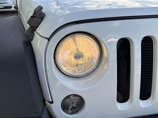 ジープ・ラングラーアンリミテッド スポーツ　４ＷＤ　純正サイドステップ　ＭＤチェンジャー　サンルーフ　ドライブレコーダー　ＥＴＣ　シガーソケット　純正タイヤ１７インチ　取り扱い説明書　保証書　Ｗエアバッグ（35枚目）