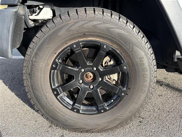 ジープ・ラングラーアンリミテッド スポーツ　４ＷＤ　純正サイドステップ　ＭＤチェンジャー　サンルーフ　ドライブレコーダー　ＥＴＣ　シガーソケット　純正タイヤ１７インチ　取り扱い説明書　保証書　Ｗエアバッグ（39枚目）