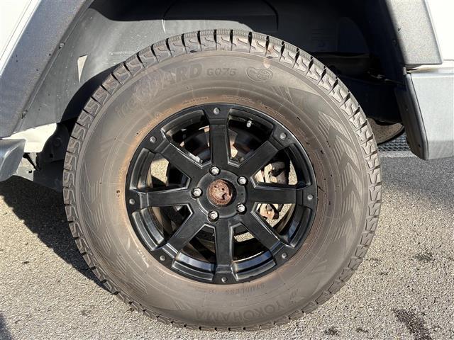 ジープ・ラングラーアンリミテッド スポーツ　４ＷＤ　純正サイドステップ　ＭＤチェンジャー　サンルーフ　ドライブレコーダー　ＥＴＣ　シガーソケット　純正タイヤ１７インチ　取り扱い説明書　保証書　Ｗエアバッグ（40枚目）