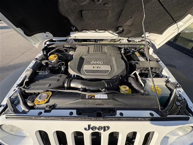 ジープ・ラングラーアンリミテッド スポーツ　４ＷＤ　純正サイドステップ　ＭＤチェンジャー　サンルーフ　ドライブレコーダー　ＥＴＣ　シガーソケット　純正タイヤ１７インチ　取り扱い説明書　保証書　Ｗエアバッグ（41枚目）